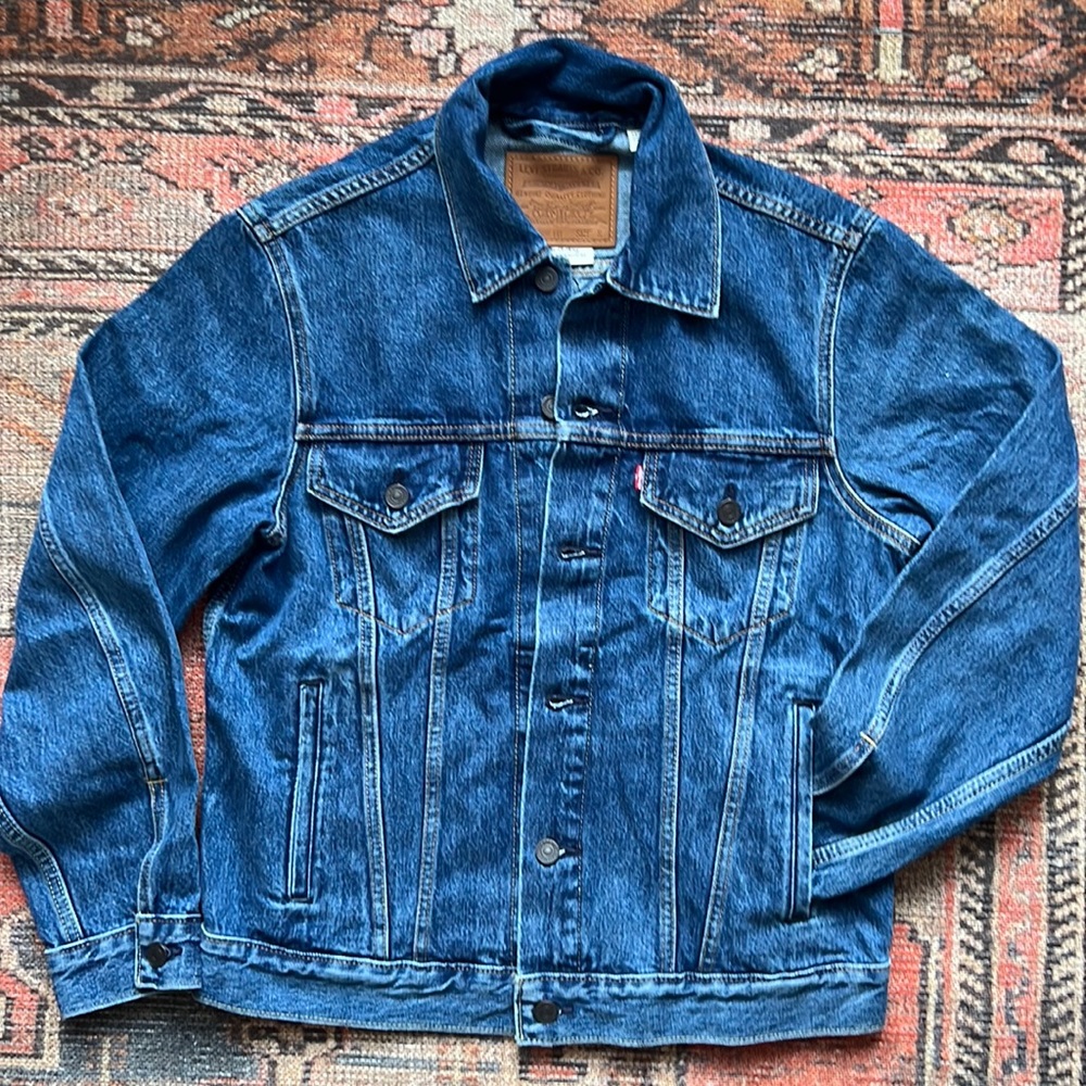 COPY - NWOT Classic Levi’s denim trucker jacket men’s S